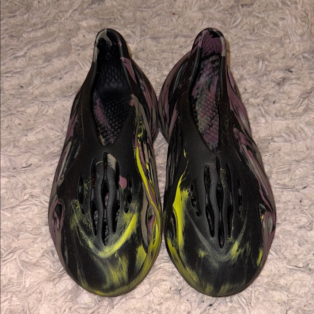 Yeezy Foam Runner MX Carbon